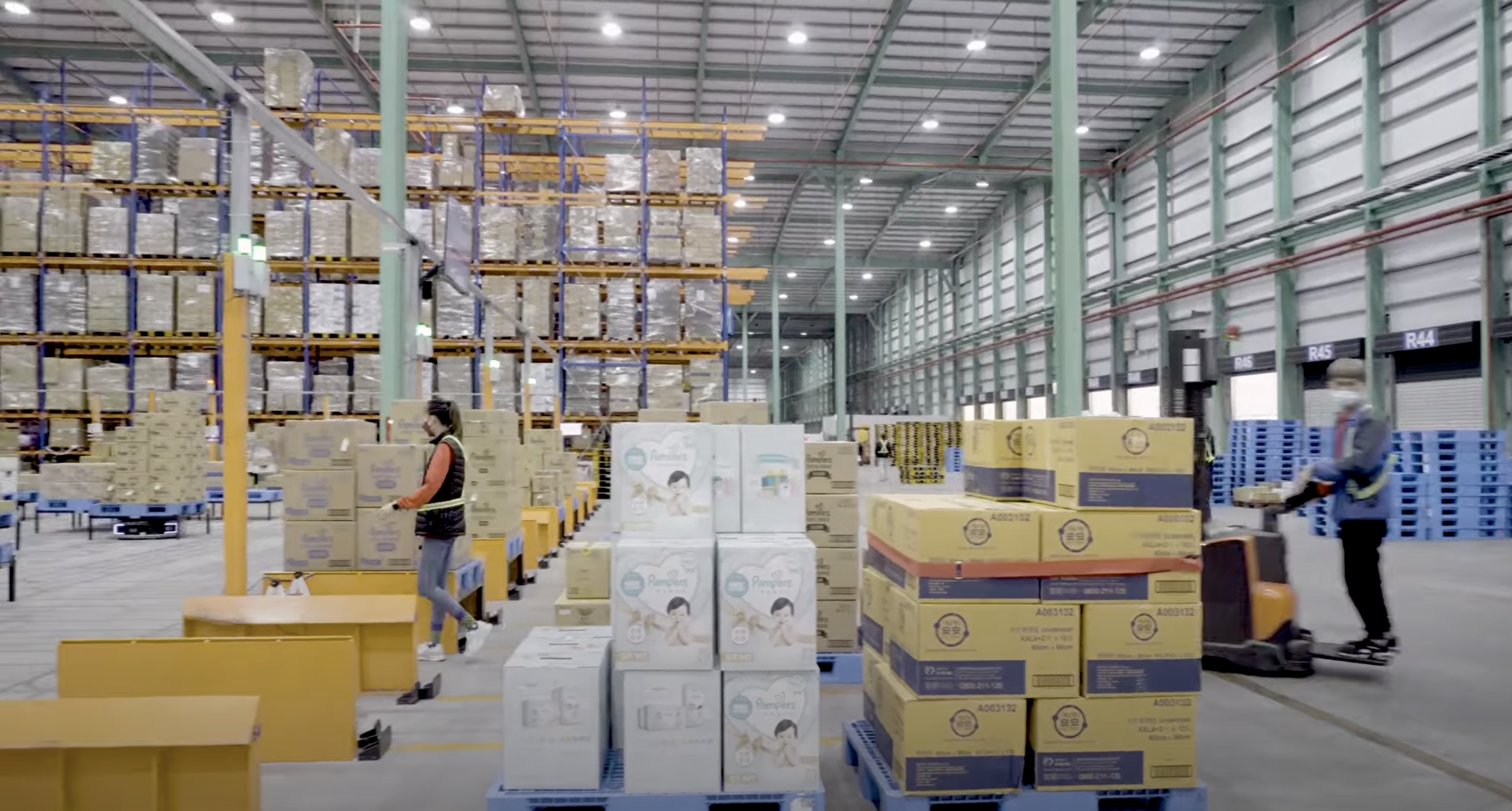 Geek+ and Carrefour Transform Retail Logistics with Robotics Innovation